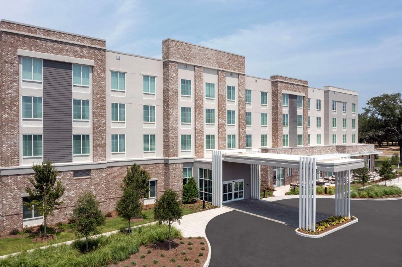 Hilton Garden Inn Pensacola Downtown Exterior photo